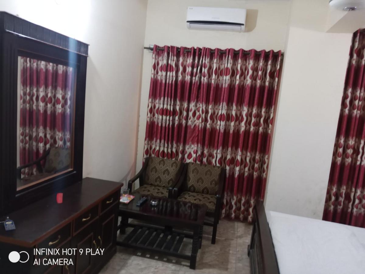 רוואלפינדי Hotel De Grand מראה חיצוני תמונה