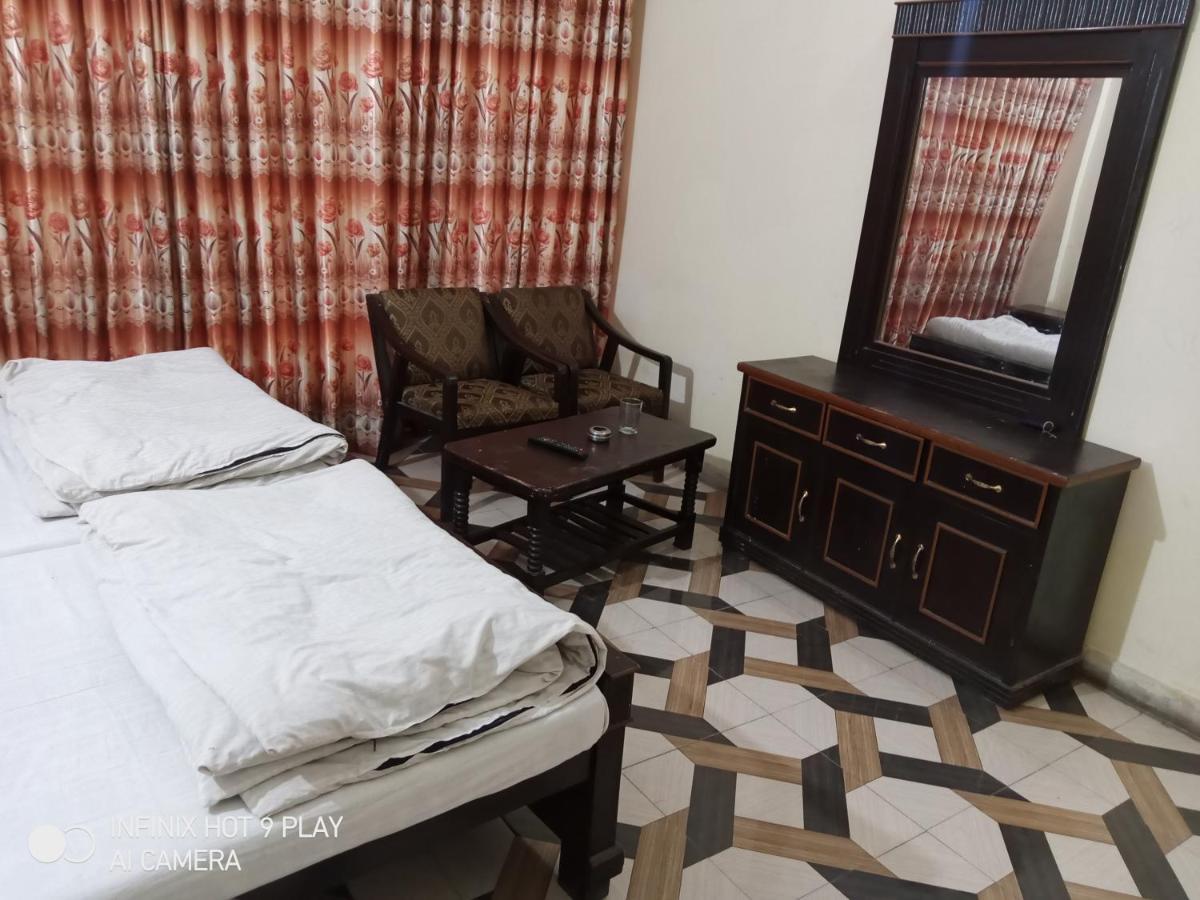 רוואלפינדי Hotel De Grand מראה חיצוני תמונה
