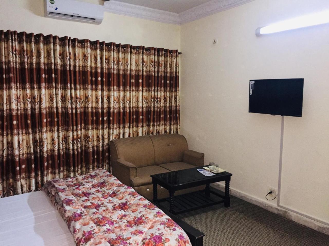 רוואלפינדי Hotel De Grand מראה חיצוני תמונה