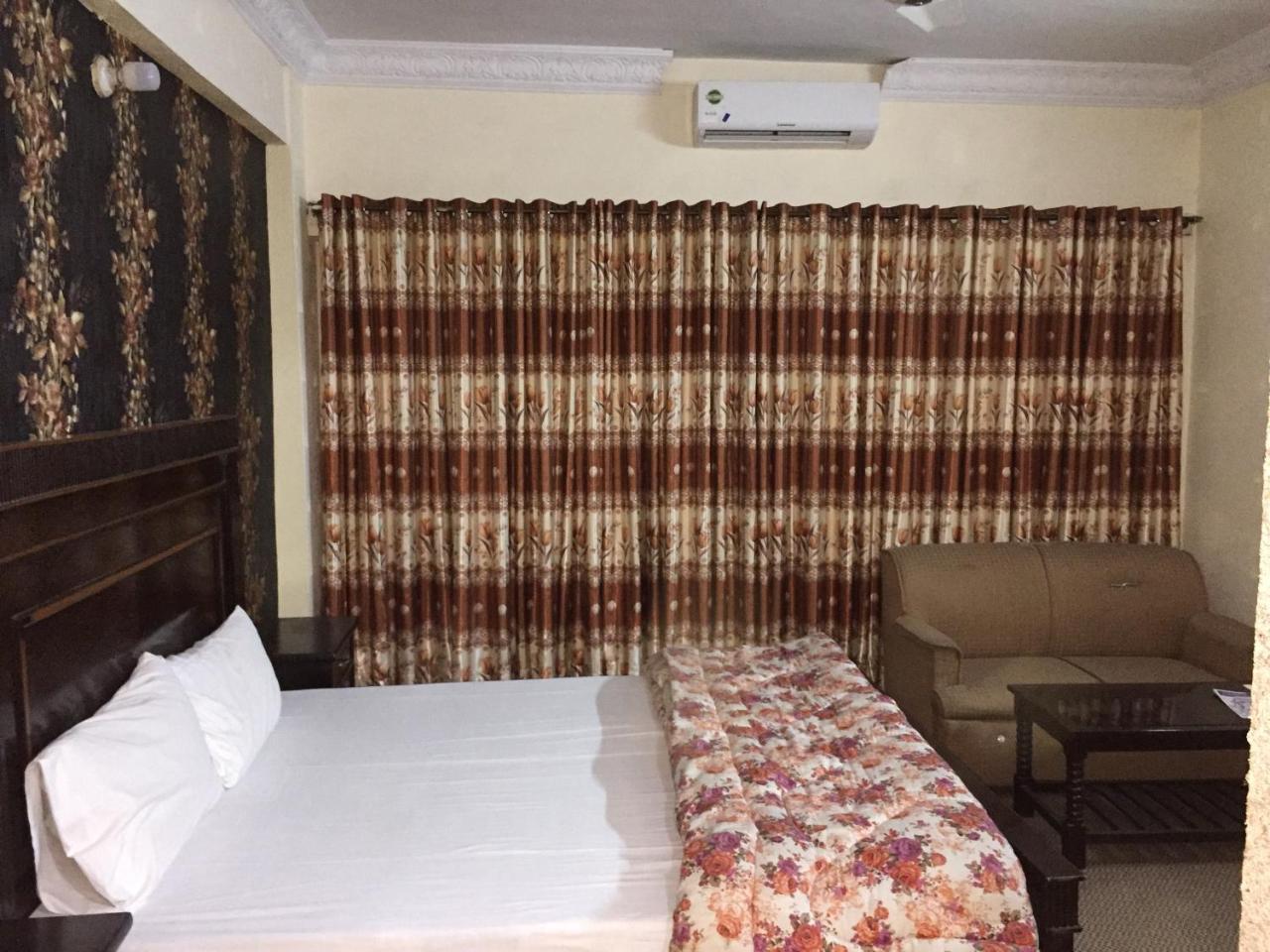 רוואלפינדי Hotel De Grand מראה חיצוני תמונה