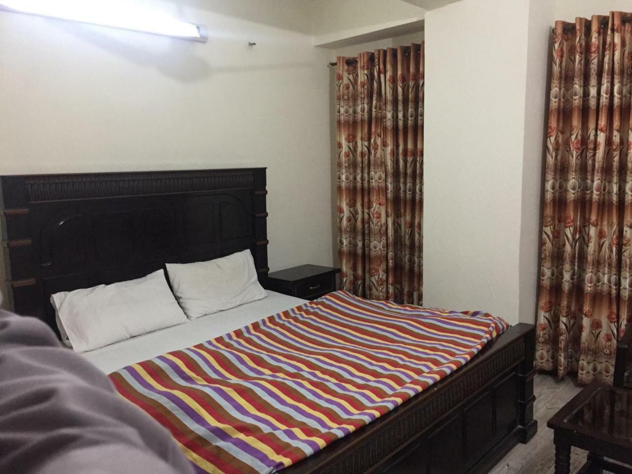 רוואלפינדי Hotel De Grand מראה חיצוני תמונה