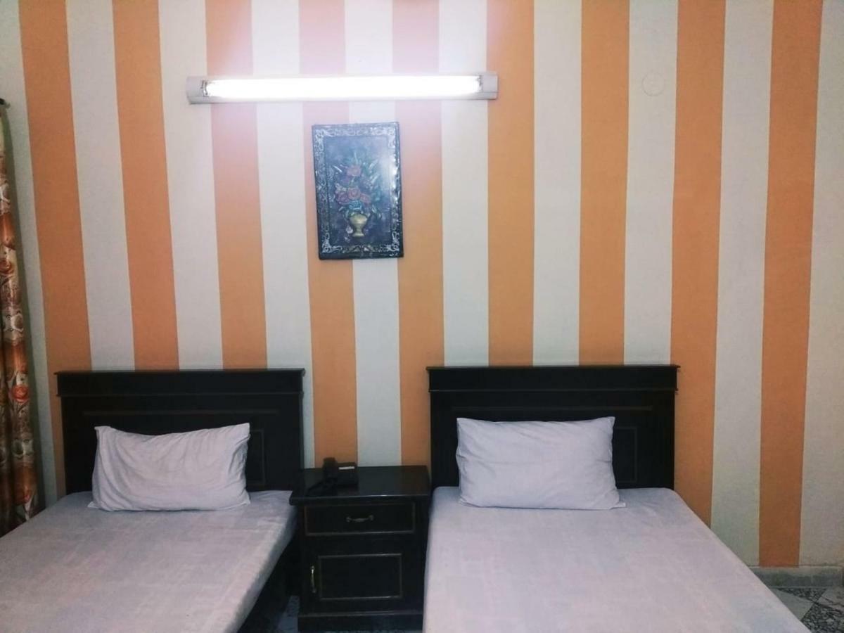 רוואלפינדי Hotel De Grand מראה חיצוני תמונה