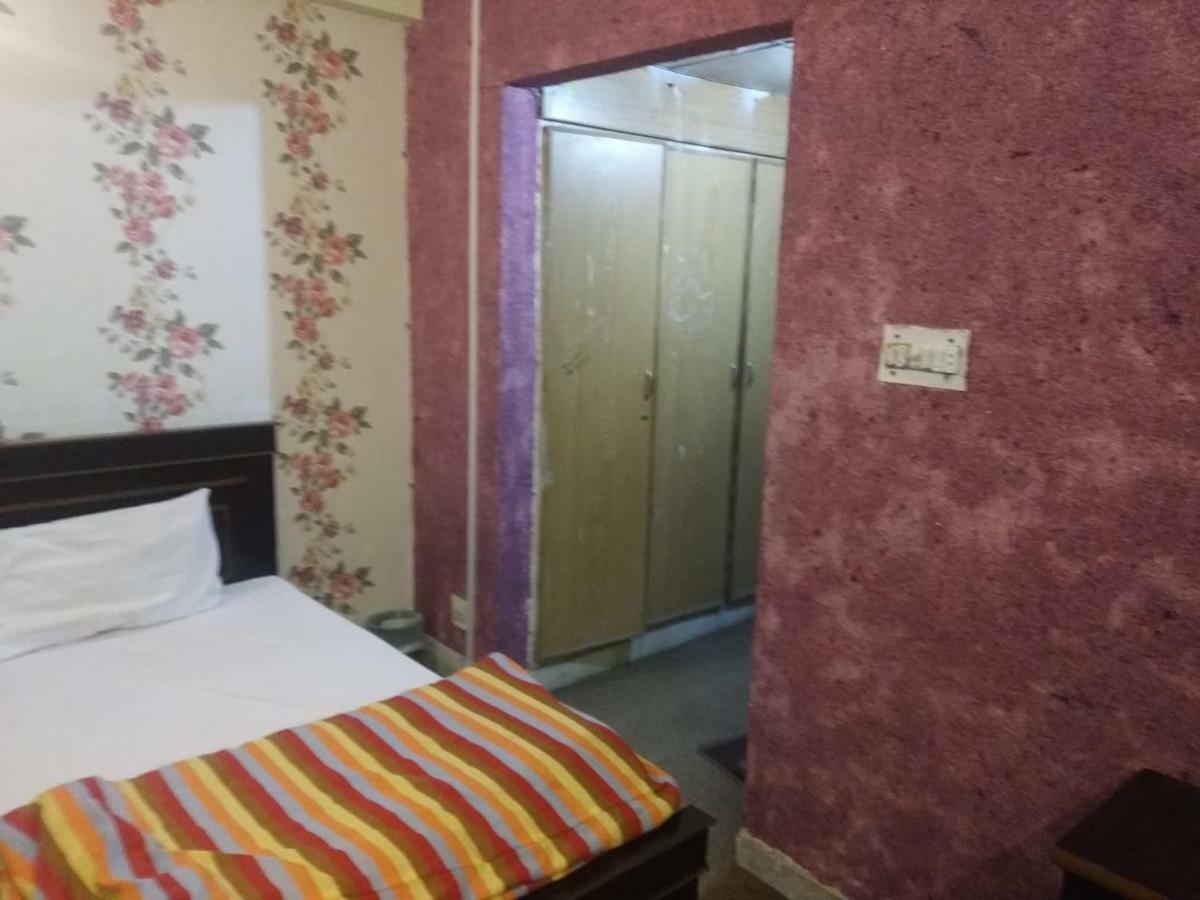 רוואלפינדי Hotel De Grand מראה חיצוני תמונה