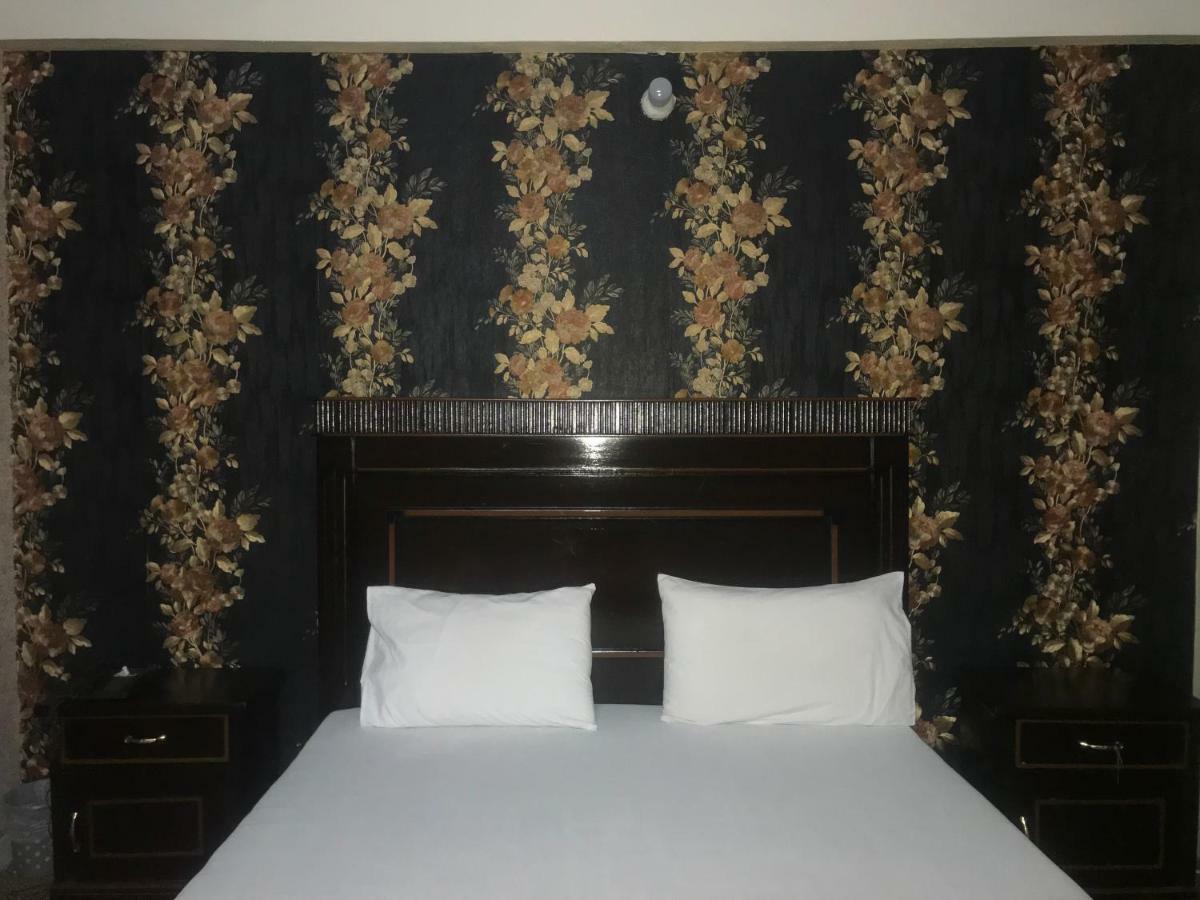 רוואלפינדי Hotel De Grand מראה חיצוני תמונה