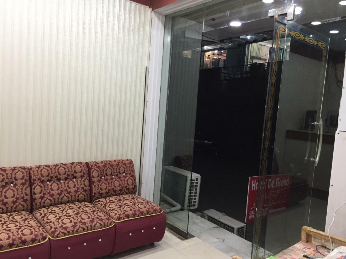 רוואלפינדי Hotel De Grand מראה חיצוני תמונה