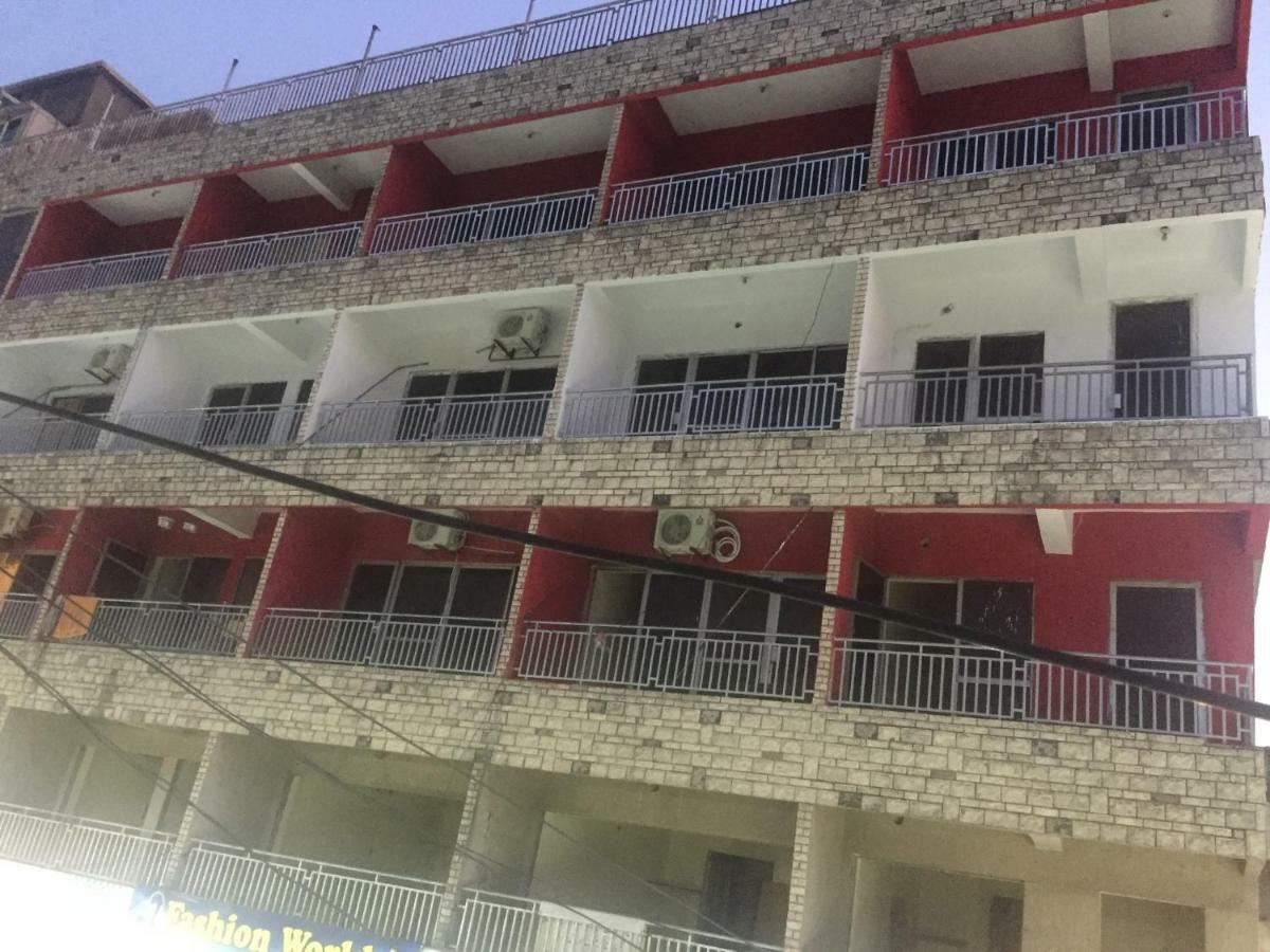 רוואלפינדי Hotel De Grand מראה חיצוני תמונה