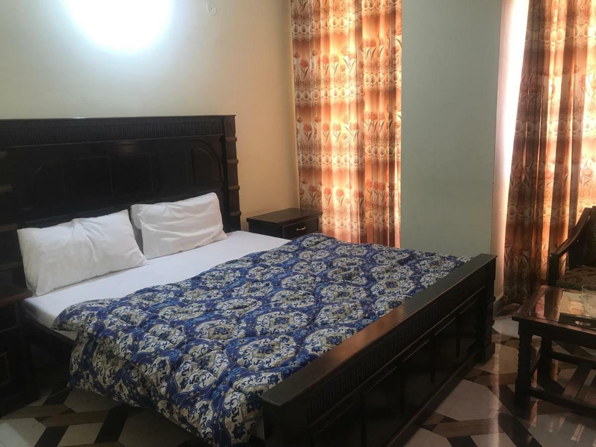 רוואלפינדי Hotel De Grand מראה חיצוני תמונה