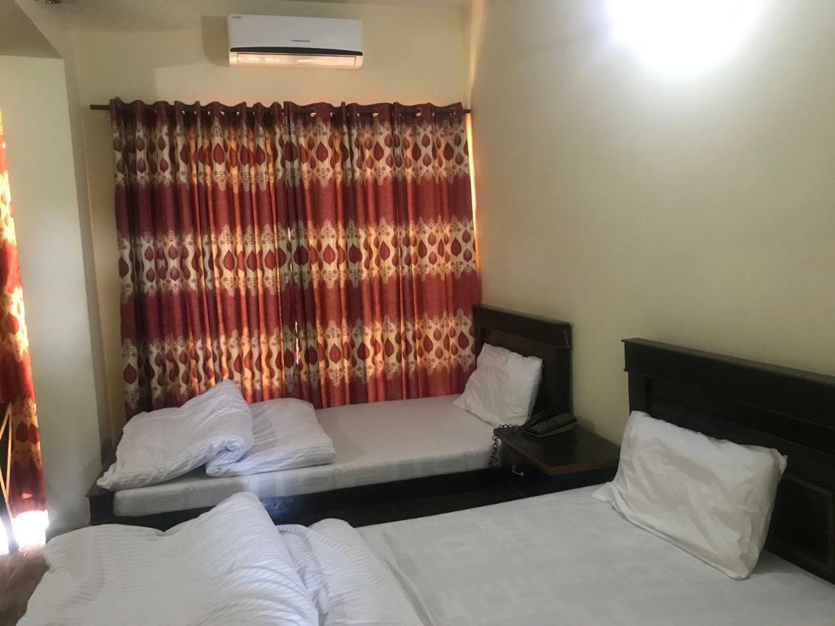 רוואלפינדי Hotel De Grand מראה חיצוני תמונה